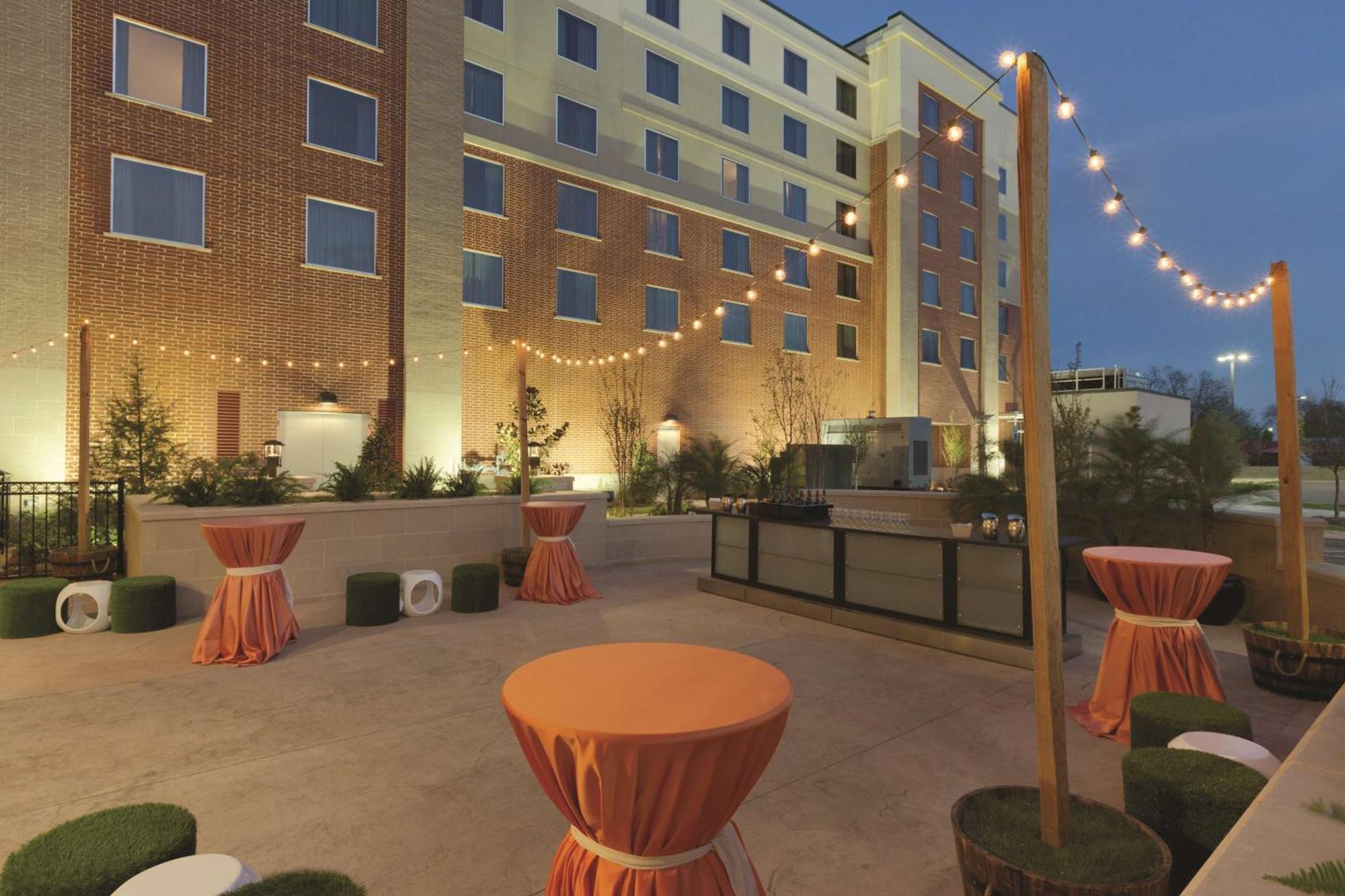 Embassy Suites Oklahoma City Downtown/Medical Center Exterior foto